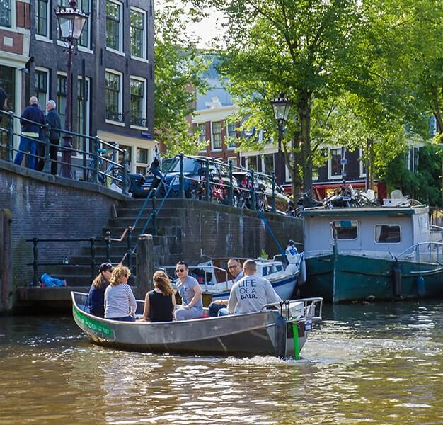 bootje amsterdamse grachten canal motorboats boot huren amsterdam bootje amsterdamse grachten canal motorboats boot huren amsterdam