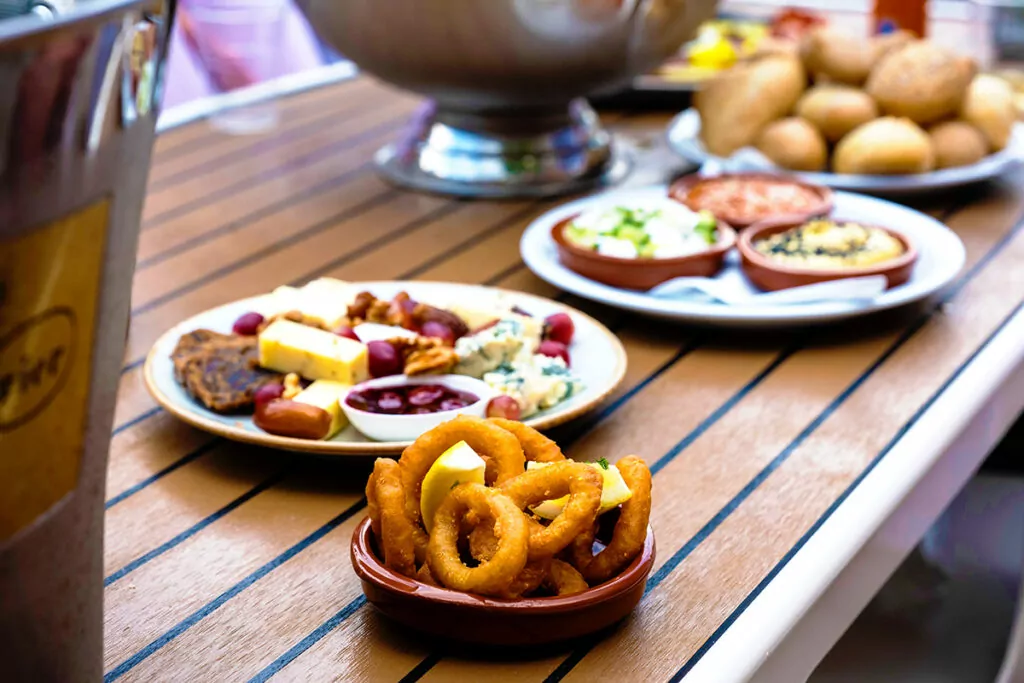 Privé boot met tapas, drinken en schipper