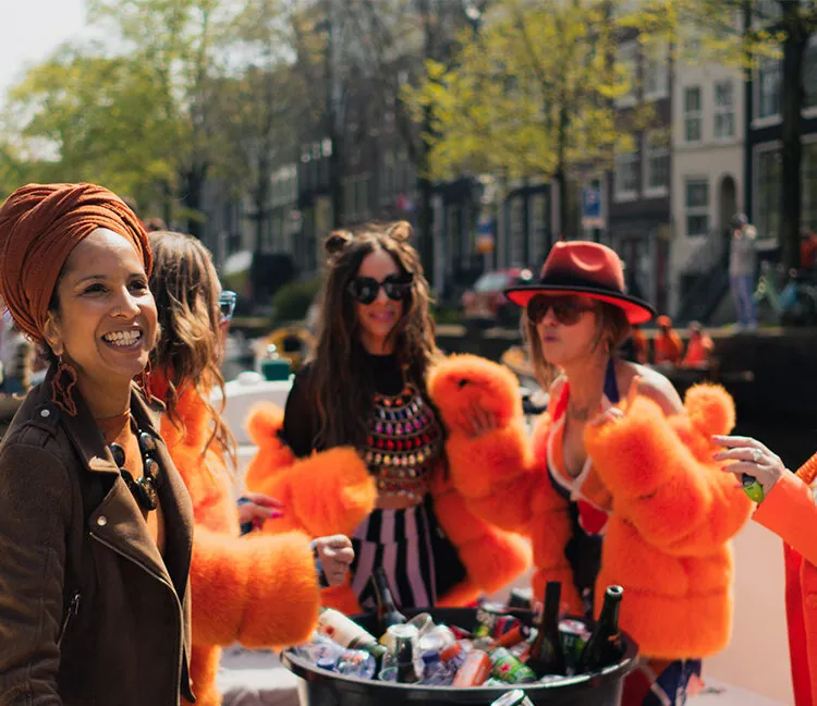 Koningsdag boot met schipper