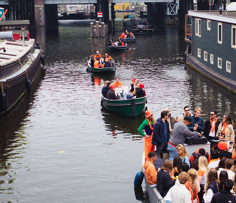 amsterdam kingsday boat rental