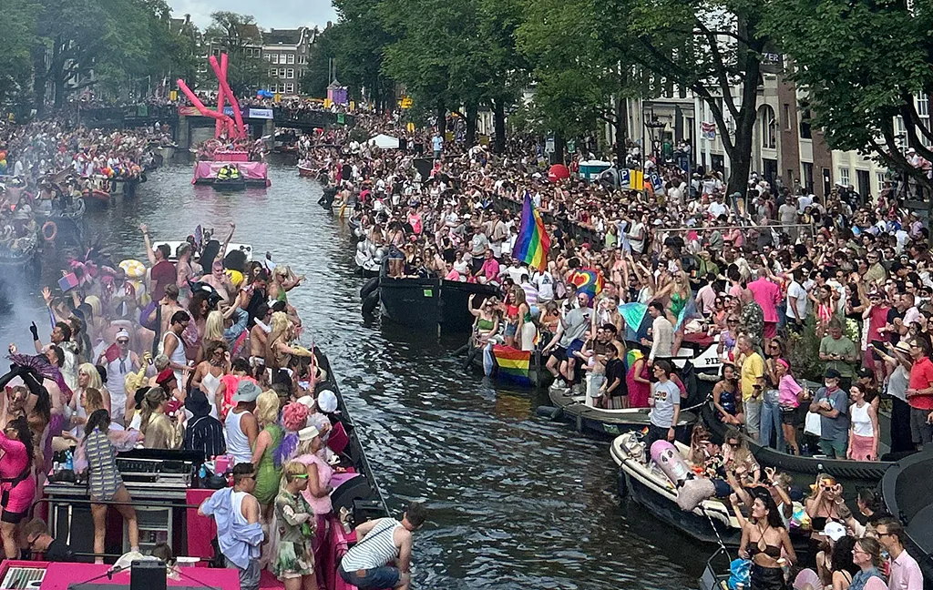 Amsterdam Gay Pride Privé Boot zonder Kapitein