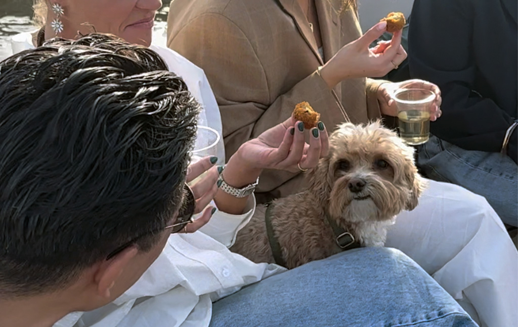 mag een hond op een boot in amsterdam