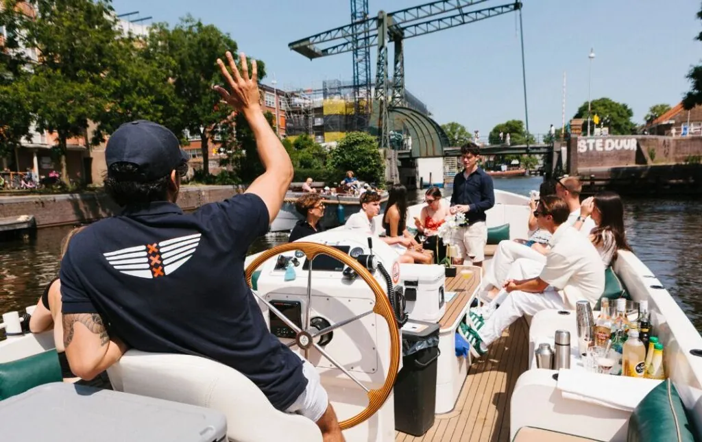 CMB - Cocktail Cruise - Wave