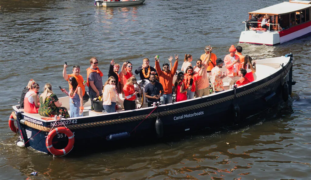 grote boot koningsdag amsterdam huren