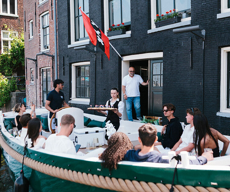 Privé boot met schipper huren