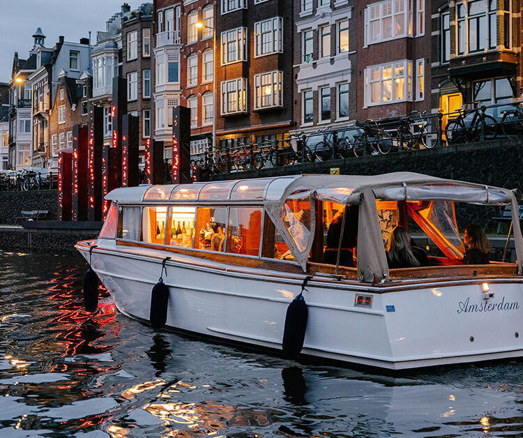 Privé boot met schipper huren