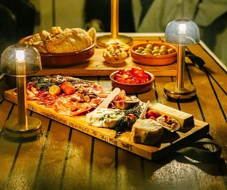 Private Boot mit Tapas und Getränken amsterdam