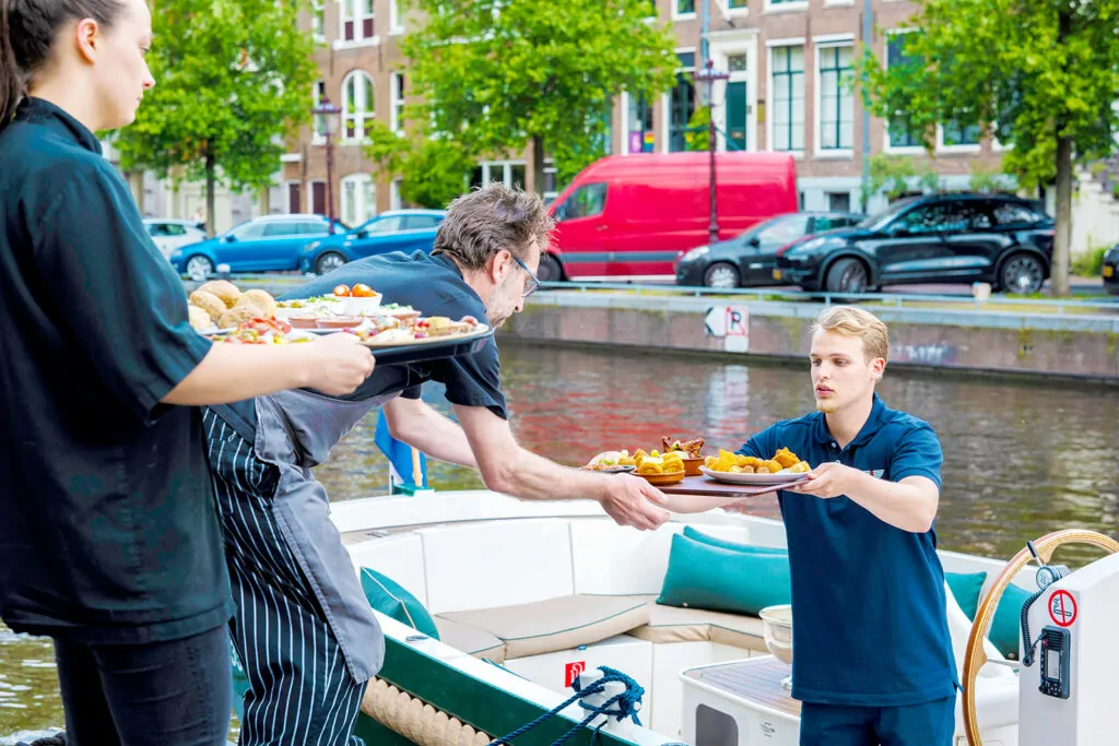 boot met eten amsterdam