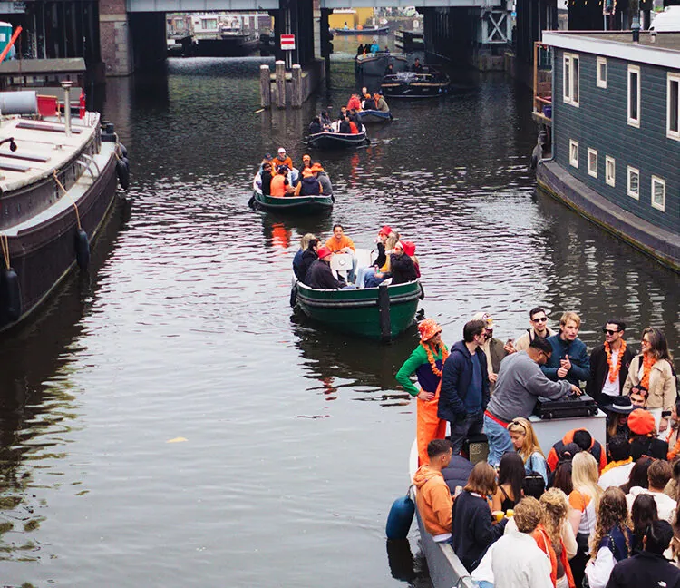 amsterdam koningsdag bootje huren