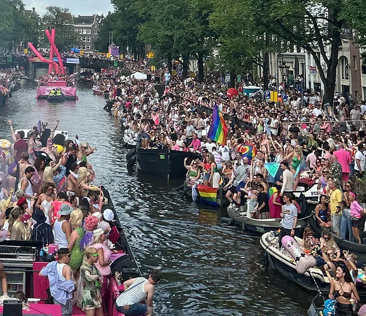 gay pride bootverhuur