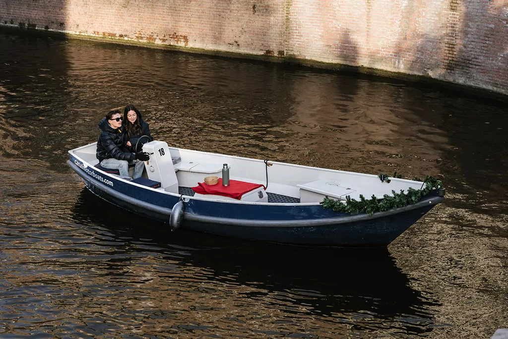 rent self drive boats amsterdam